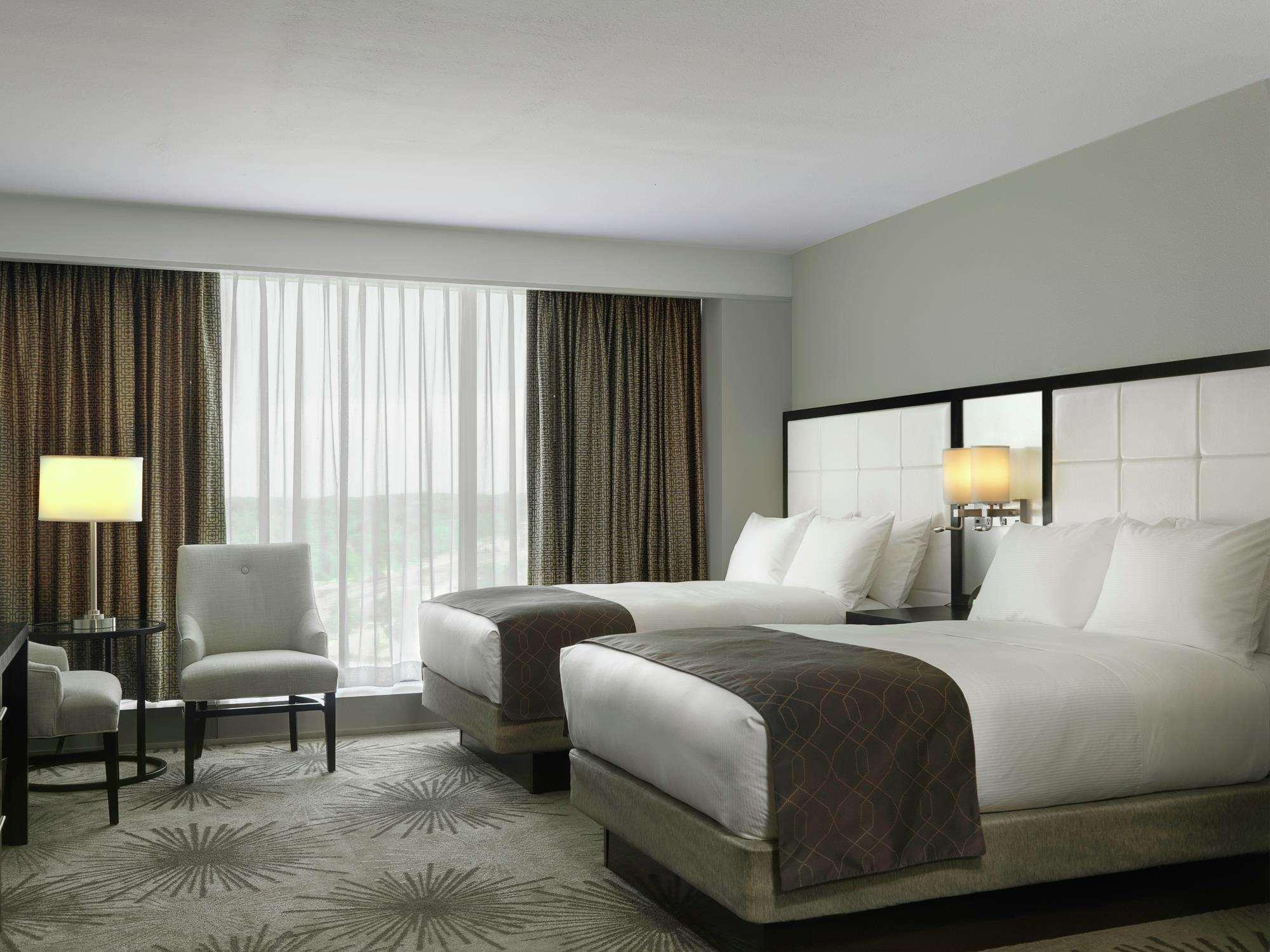 Doubletree By Hilton Hotel Cedar Rapids Convention Complex Buitenkant foto
