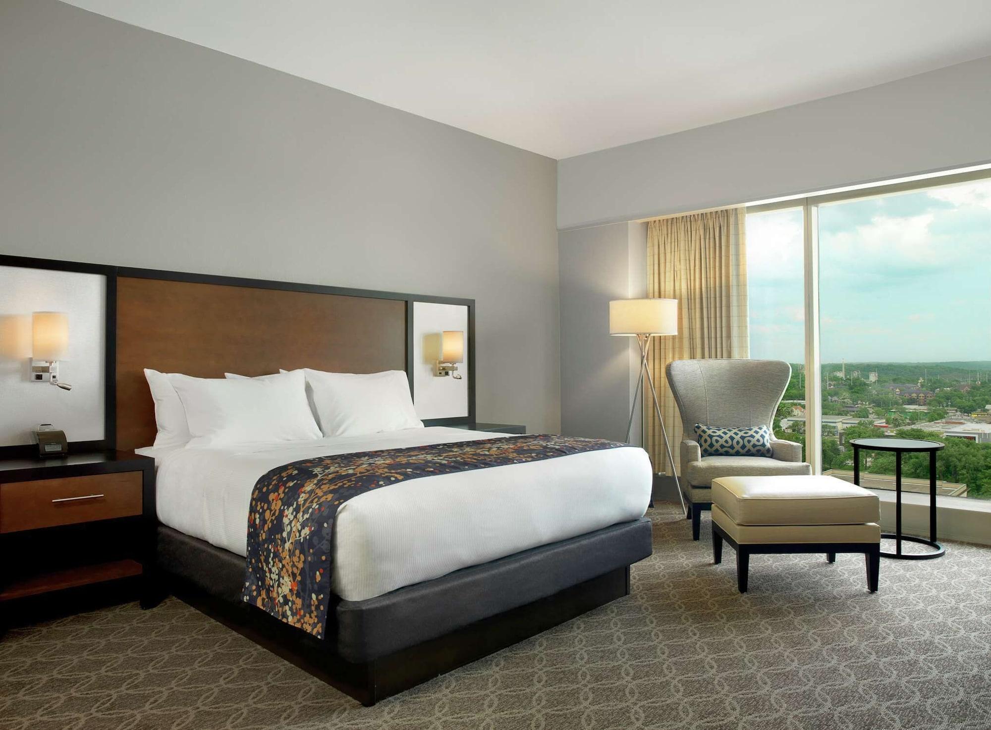Doubletree By Hilton Hotel Cedar Rapids Convention Complex Buitenkant foto