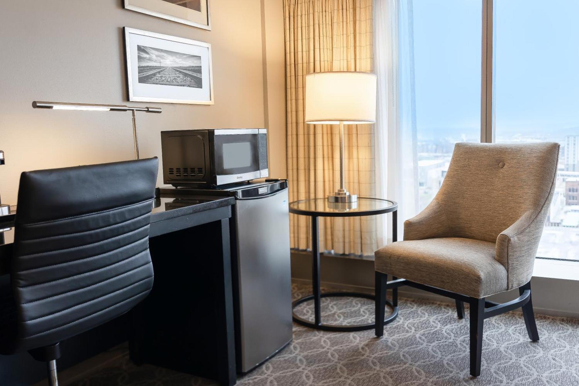 Doubletree By Hilton Hotel Cedar Rapids Convention Complex Buitenkant foto