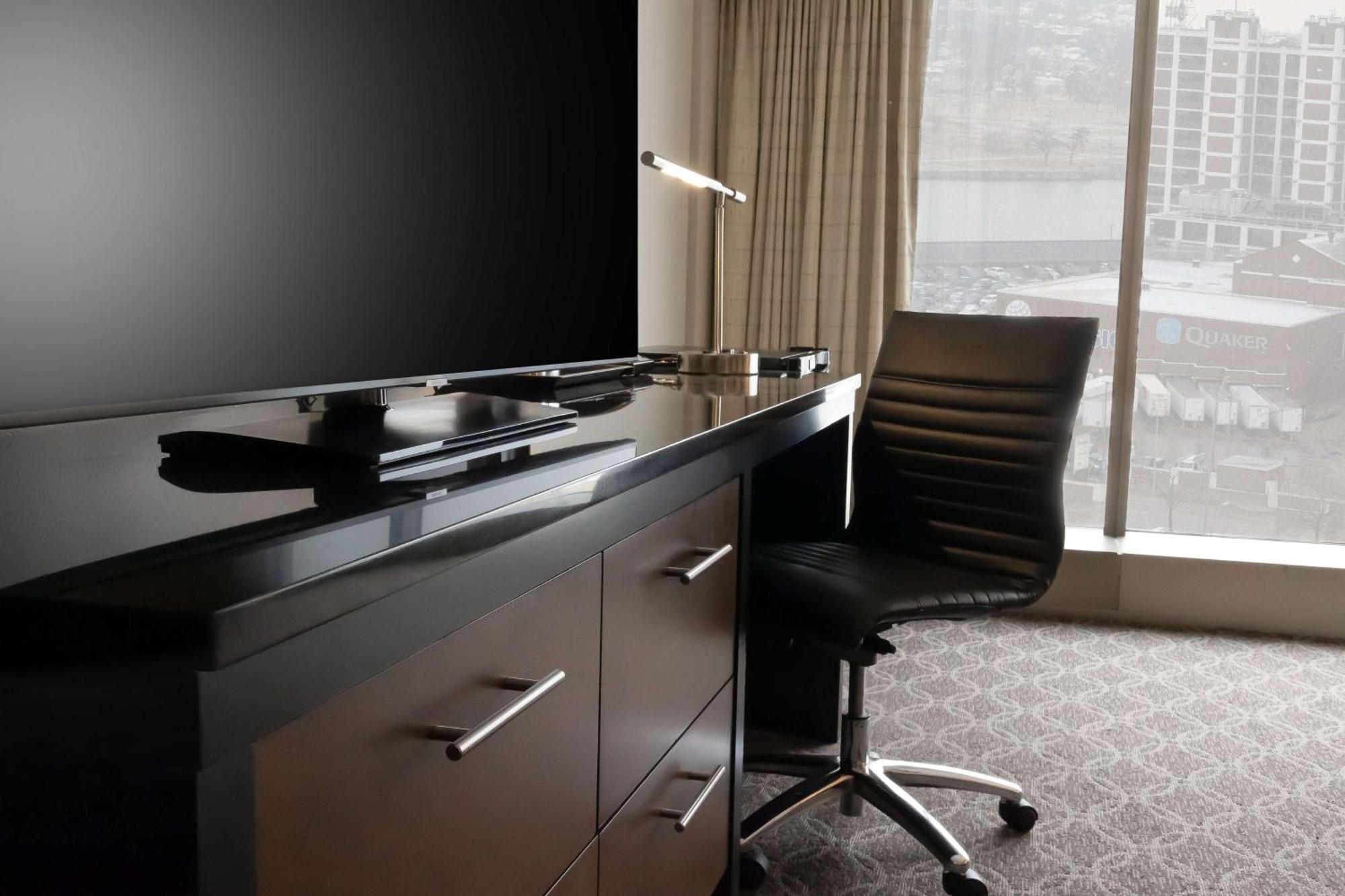 Doubletree By Hilton Hotel Cedar Rapids Convention Complex Buitenkant foto