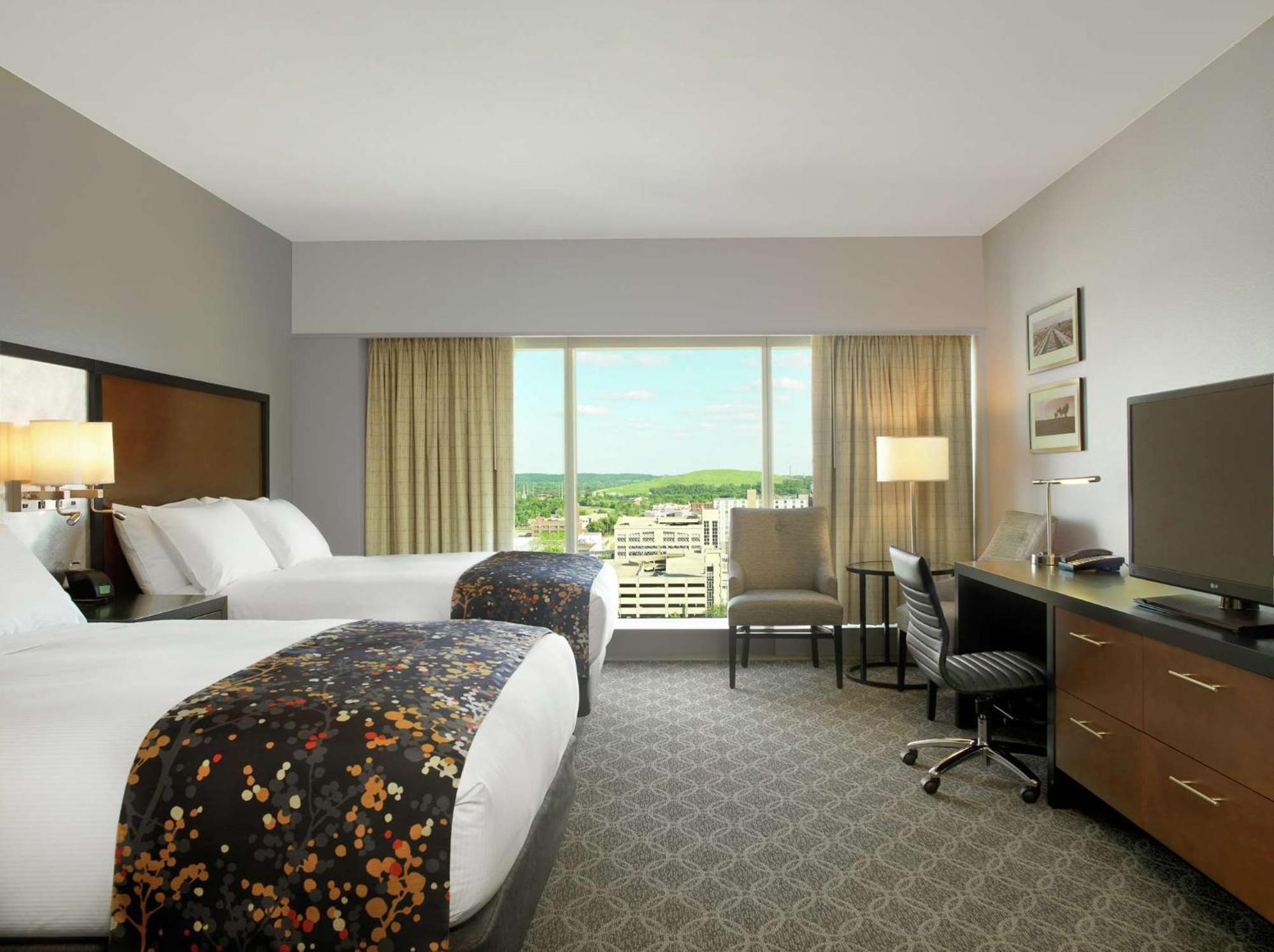 Doubletree By Hilton Hotel Cedar Rapids Convention Complex Buitenkant foto