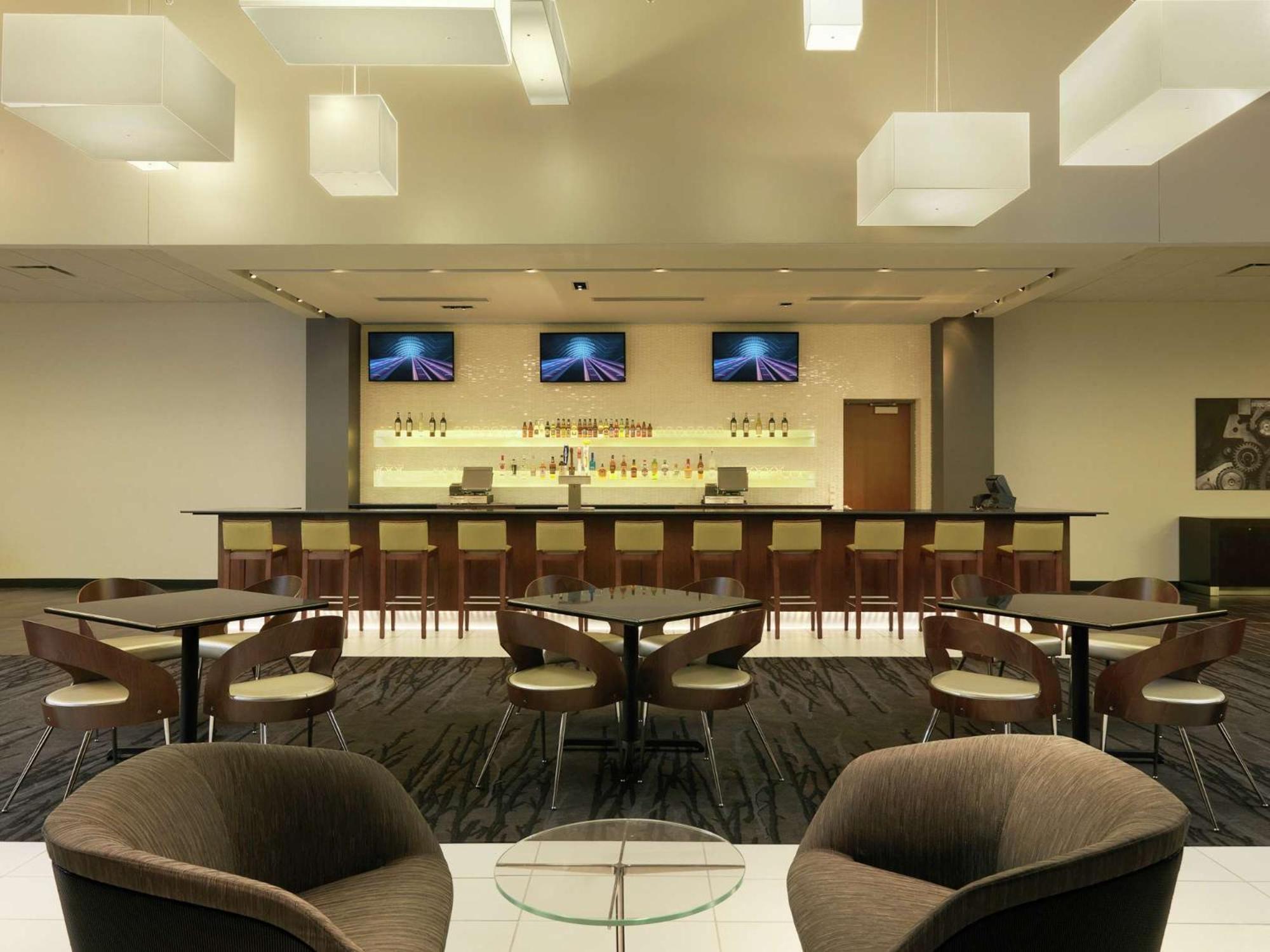 Doubletree By Hilton Hotel Cedar Rapids Convention Complex Buitenkant foto