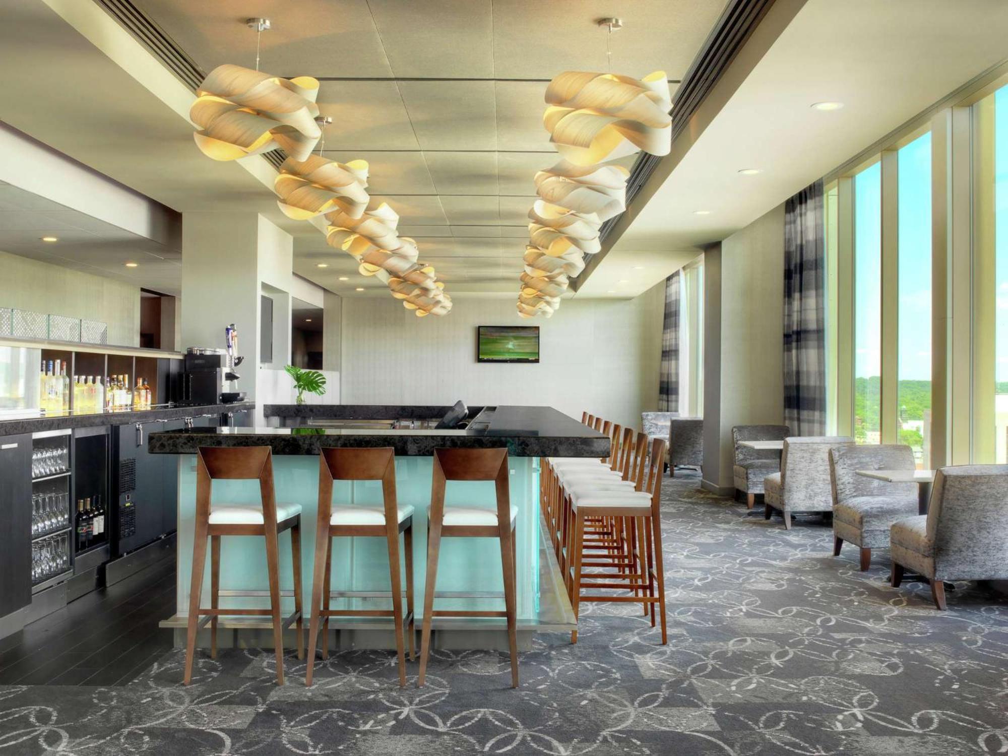 Doubletree By Hilton Hotel Cedar Rapids Convention Complex Buitenkant foto