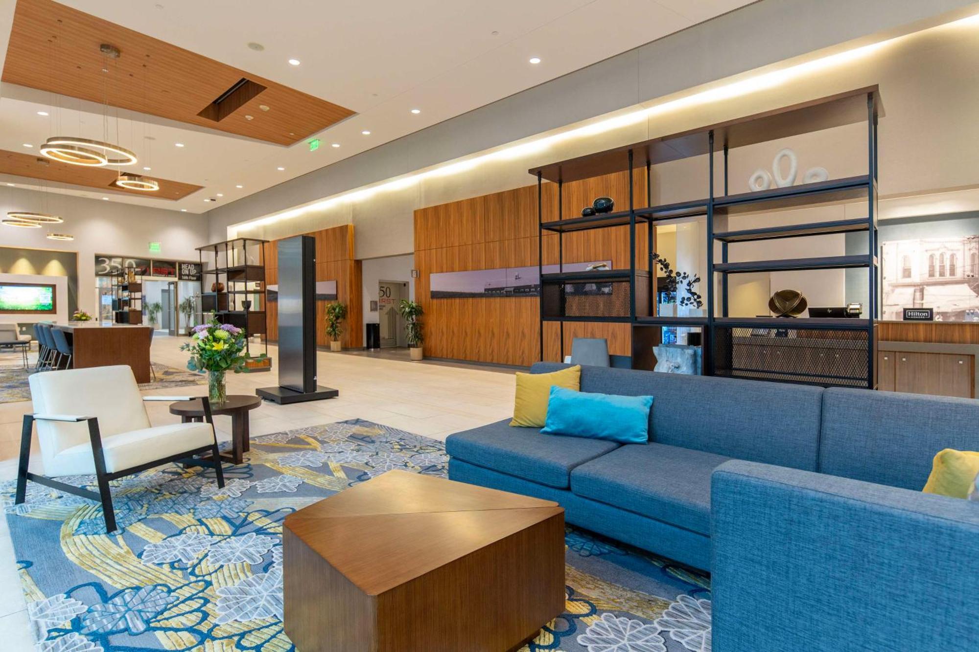 Doubletree By Hilton Hotel Cedar Rapids Convention Complex Buitenkant foto