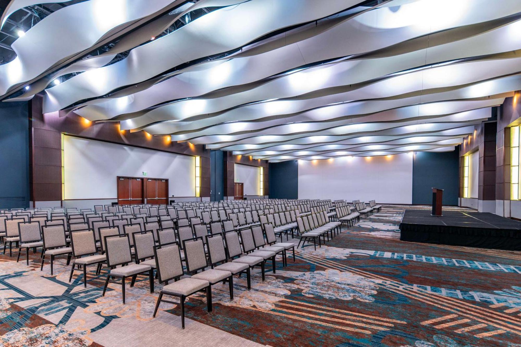 Doubletree By Hilton Hotel Cedar Rapids Convention Complex Buitenkant foto