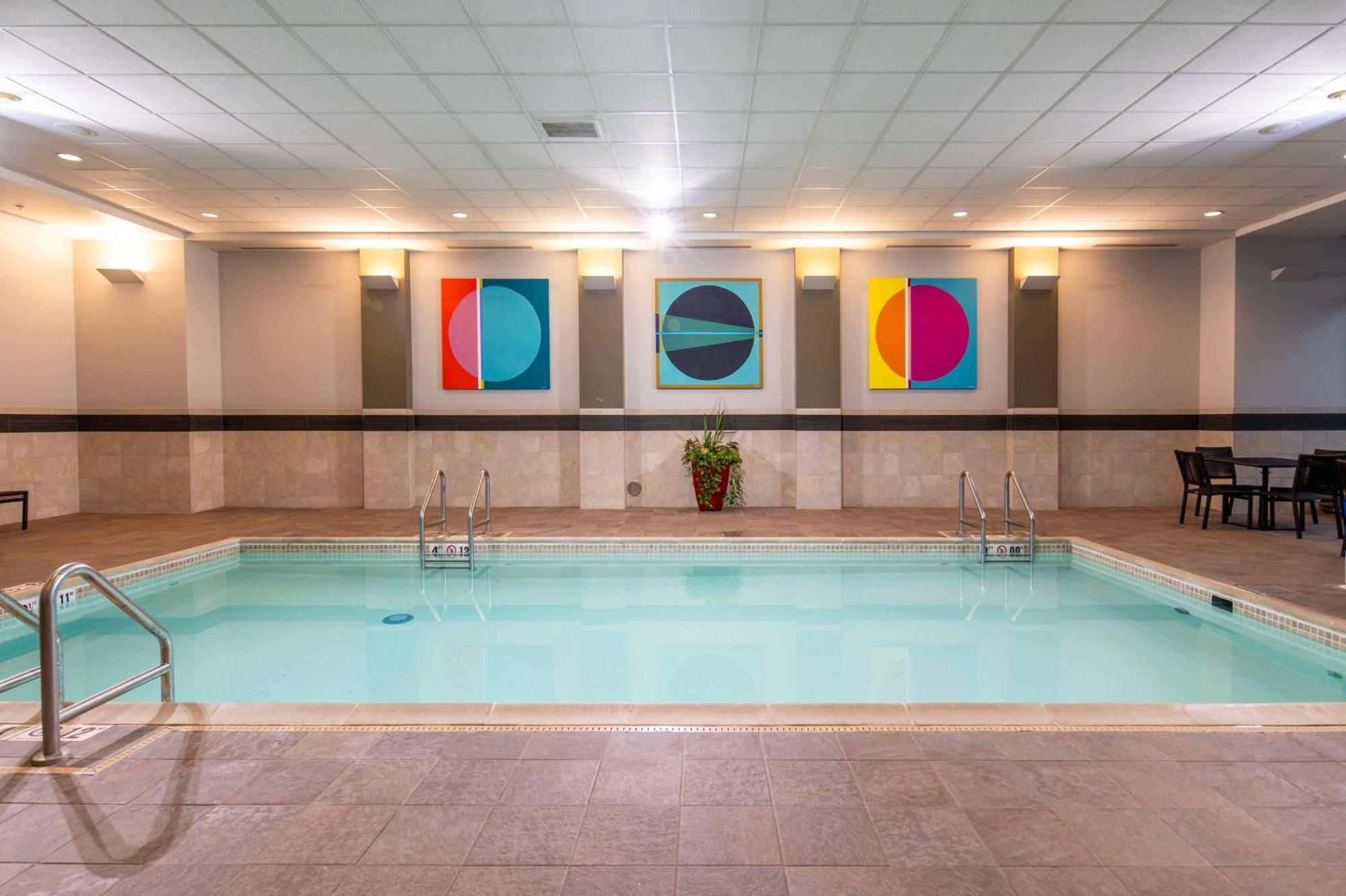 Doubletree By Hilton Hotel Cedar Rapids Convention Complex Buitenkant foto