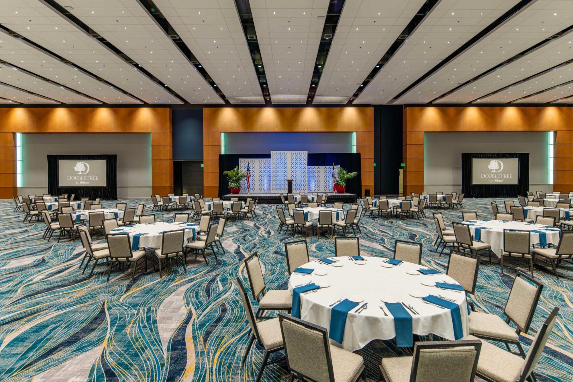 Doubletree By Hilton Hotel Cedar Rapids Convention Complex Buitenkant foto